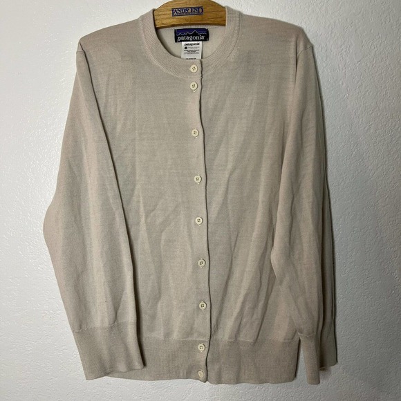 Patagonia Sweaters - Patagonia 100% Merino Wool Cardigan Sweater in Beige Womens M (See Measurements)